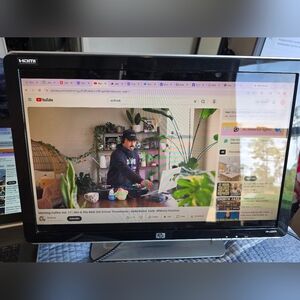 HP w2207h 22" Widescreen LCD Monitor - HDMI/VGA - Tilting & Rotating Stand